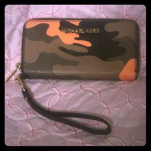 EEUC Michael Kors Camo w/ Orange Wristlet Wallet